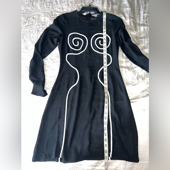TOPSHOP NWOT LONG SLEEVE SWIRL CONTRAST STITCH DETAIL MINI DRESS IN BLACK - Picture 9 of 9